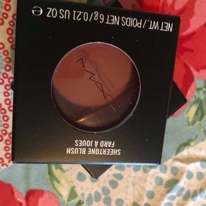 NEW IN BOX! MAC “breath of plum” blush 💜